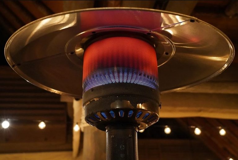 Un chauffage mobile parasol pour profiter de votre extérieur